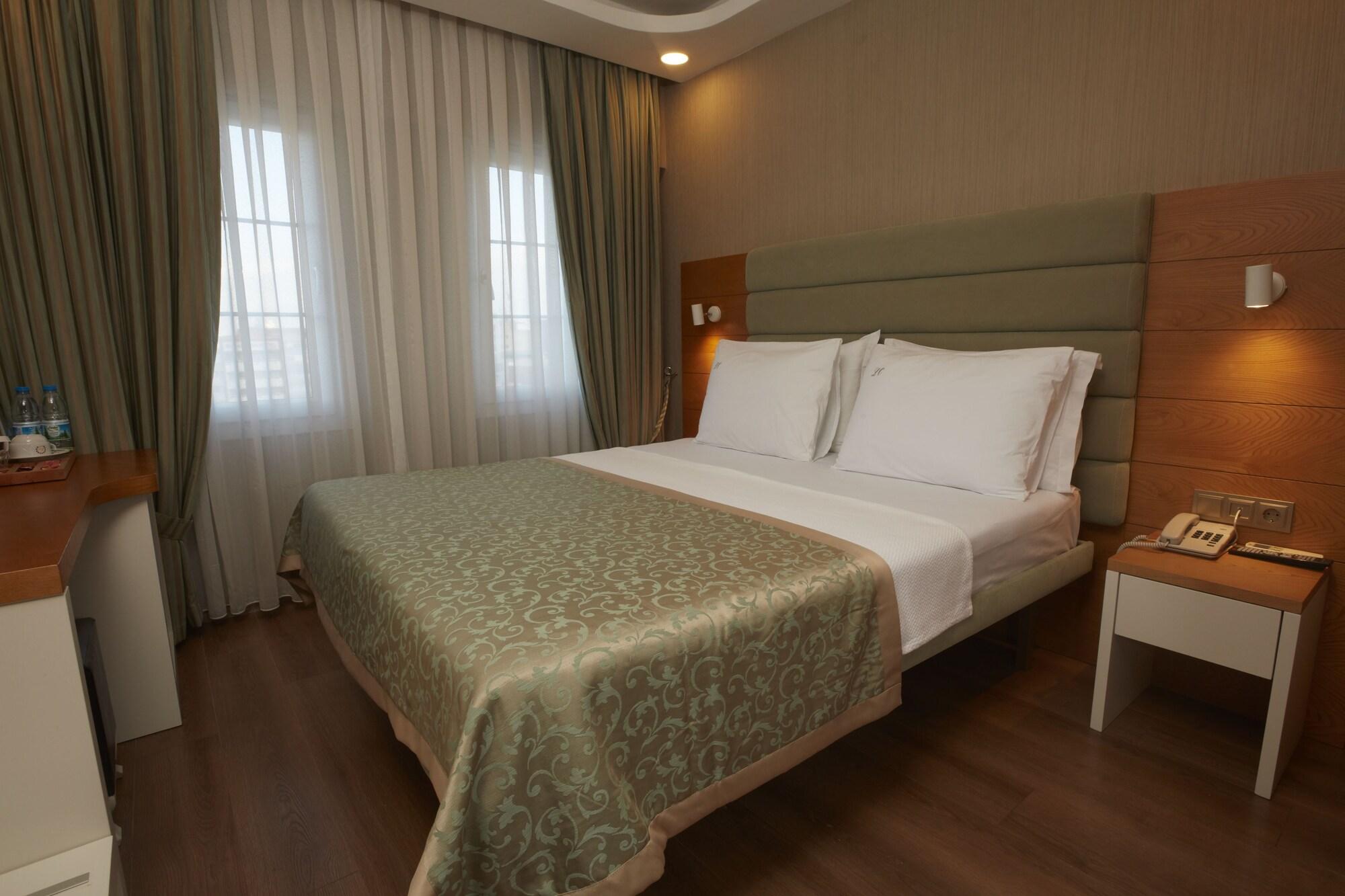 Life Corner Hotel 4*