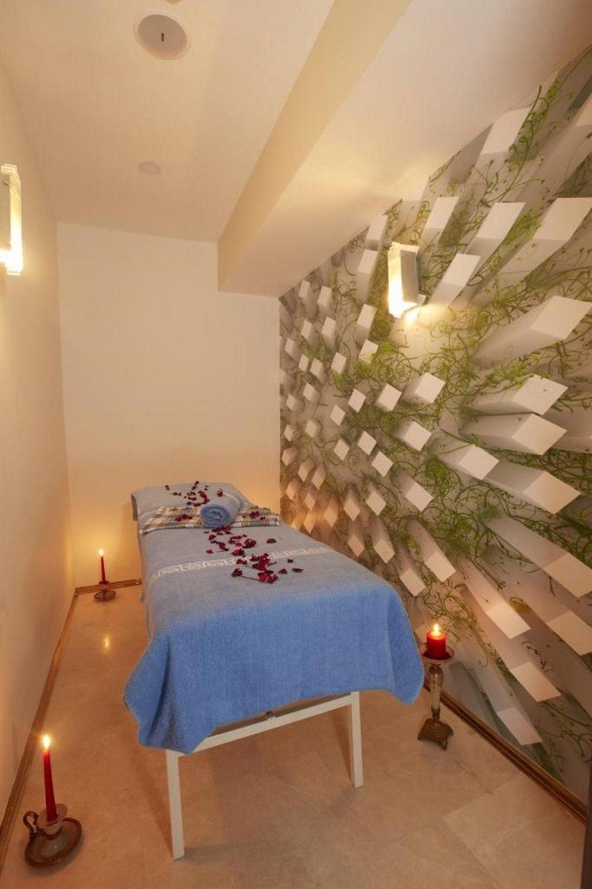 Life Corner Hotel 4*