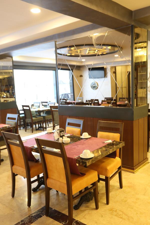 Hotel Life Corner 4*