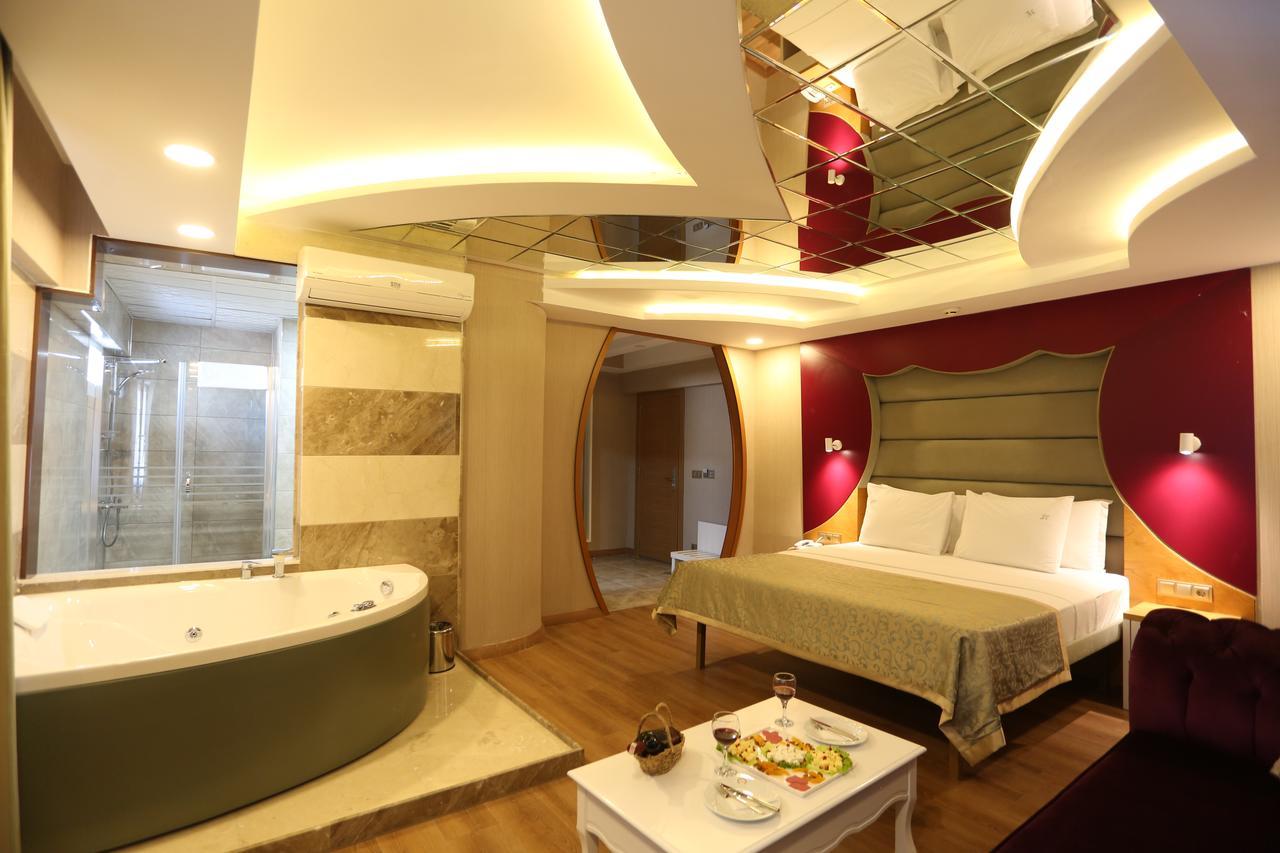 Life Corner Hotel 4*